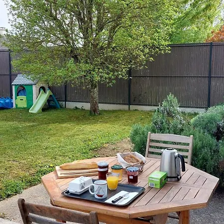 Couette-café Privative Proche Versailles, Avec Petit Dejeuner 3*
